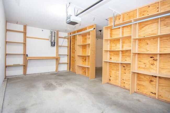 Building Photo - Gorgeous Bountiful Home w/ Solar & 3 Car Garage