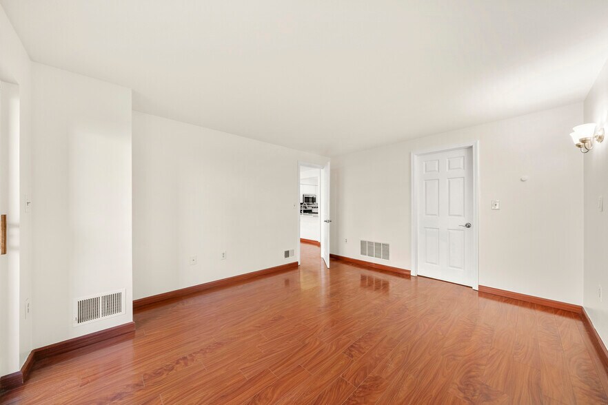 Building Photo - 303 Williams Ct