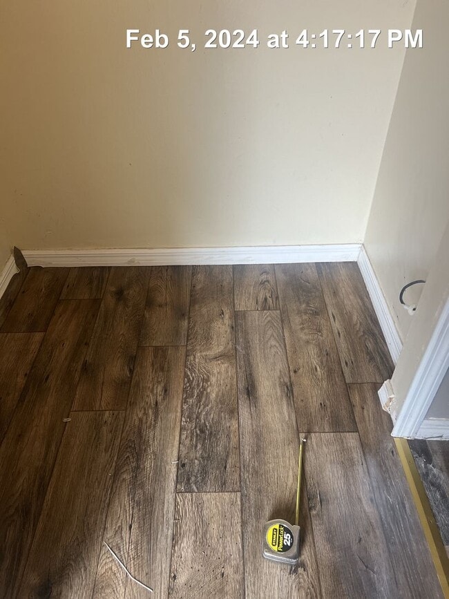 Building Photo - Wonderful 2 bedroom home with Addition Den or Office, Great Location