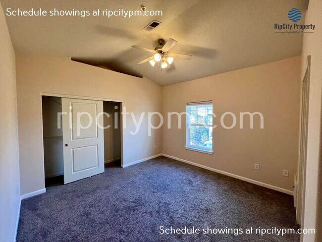 Building Photo - 1090 SW 170th Ave