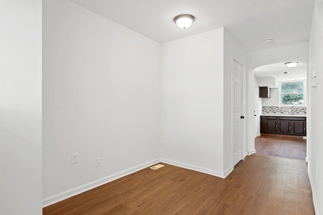 Building Photo - Coming Soon! Spacious 3 Bedroom, 1.5 Bath ...