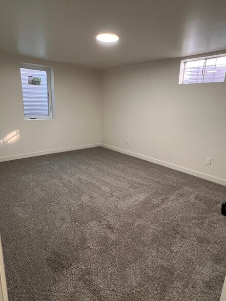 Building Photo - 8771 Oakwood St