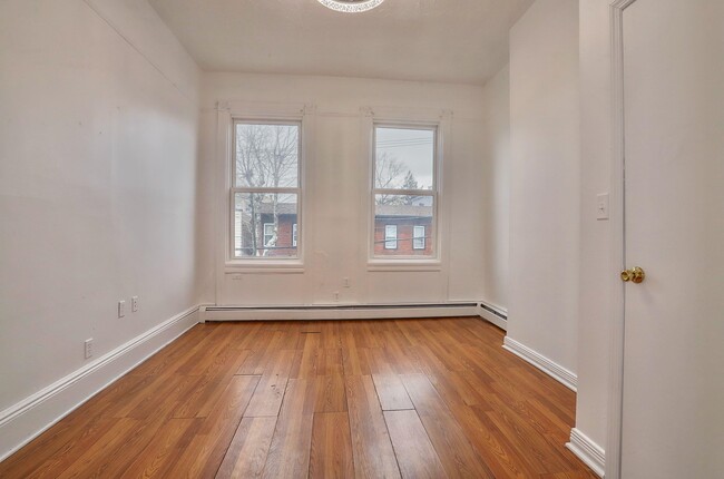 Building Photo - 119 Zabriskie St