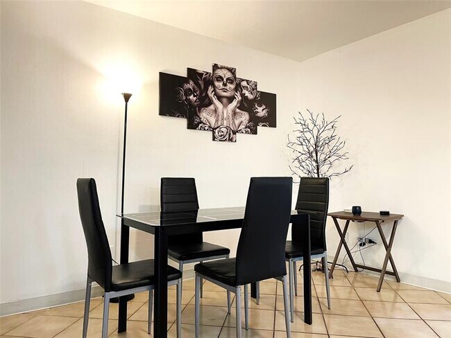 Building Photo - 42 Matador Ln