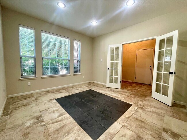 Building Photo - 20625 Farm Pond Ln