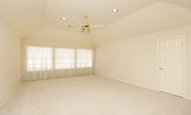 Building Photo - 7502 Holly Ct Estates Dr