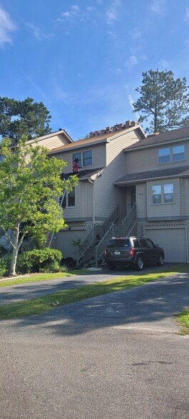 Building Photo - 166 River Breeze Dr