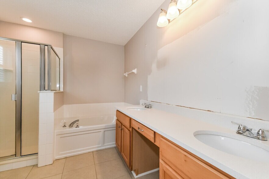 Building Photo - 228 Prince Phillip Dr