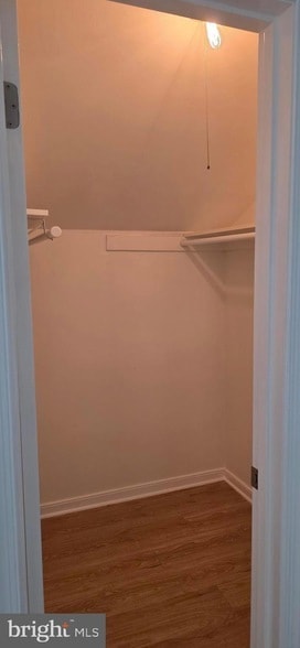 Building Photo - 165B Leeds Ct W