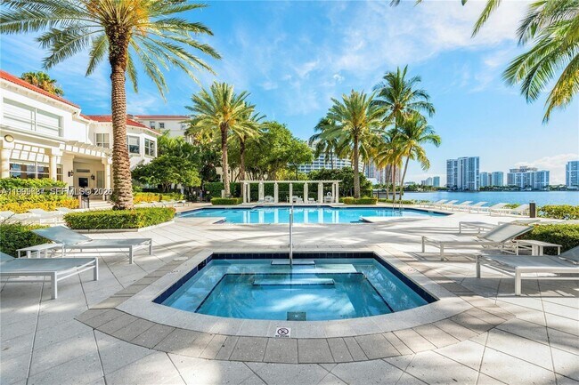 Building Photo - 3255 NE 184th St