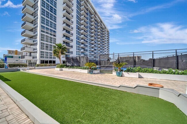 Building Photo - 531 N Ocean Blvd