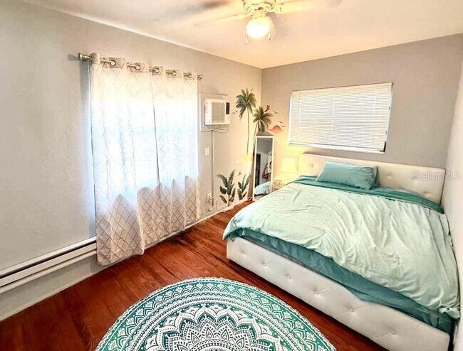 Building Photo - 1761 1/2 13th Ave S