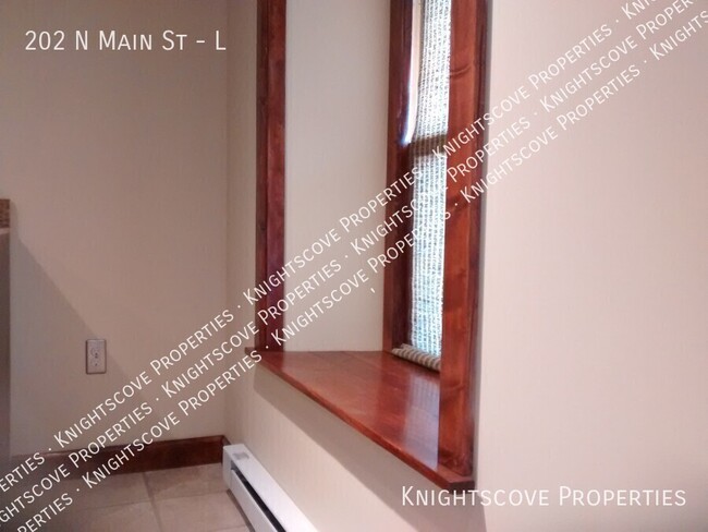 Building Photo - 2nd Floor Waterview...Very charming, new k...