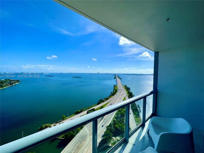 Building Photo - 601 NE 36th St