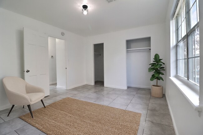 Building Photo - 6120 S Madison Plz