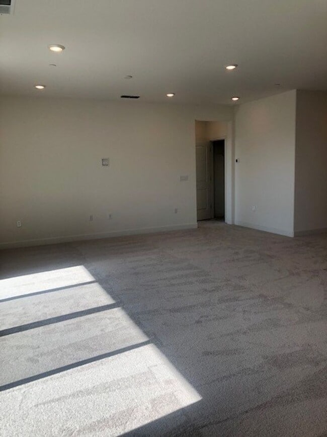 Building Photo - Single Story Stockton Home - Located in We...