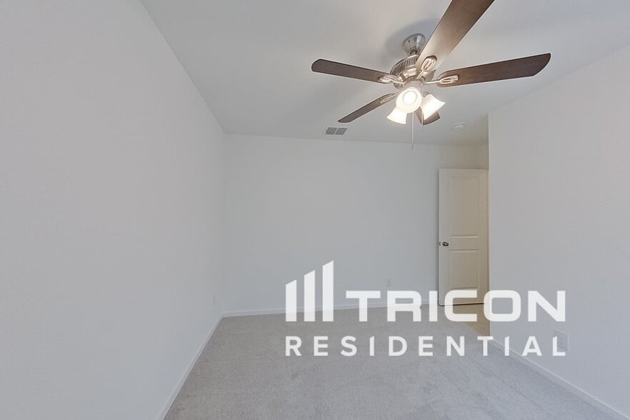 Building Photo - 907 Ponderosa Ln