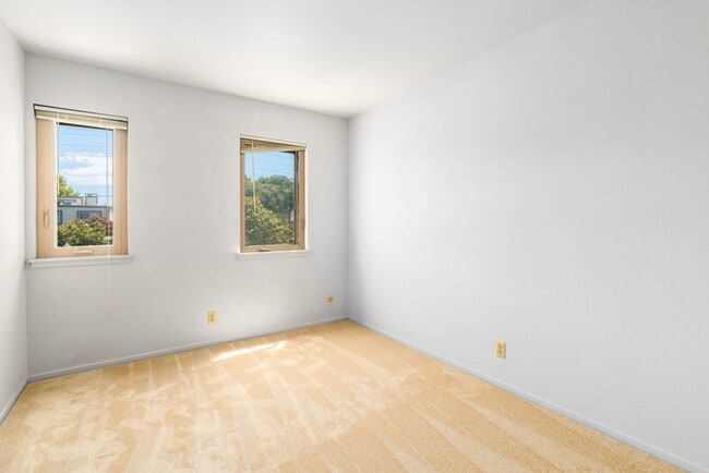 Building Photo - 1115 Camino Del Valle