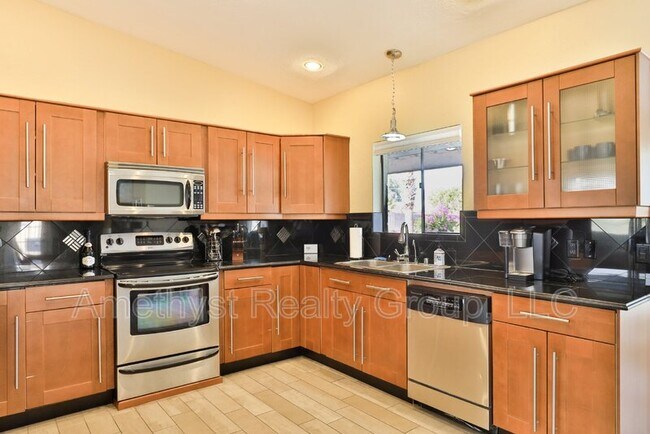 Building Photo - 5702 E Edgemont Ave