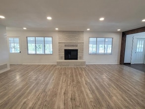 Building Photo - 36745 Vista Del Lago St