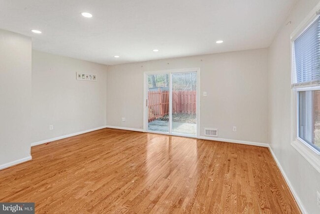 Building Photo - 2900 Williamsburg Ct