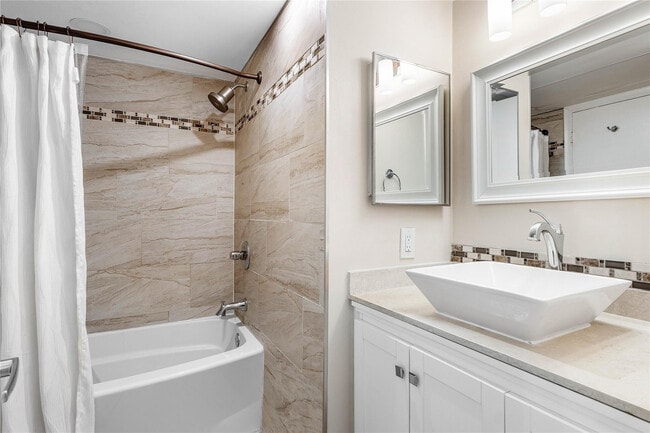 Building Photo - 3111 Oakland Shores Dr