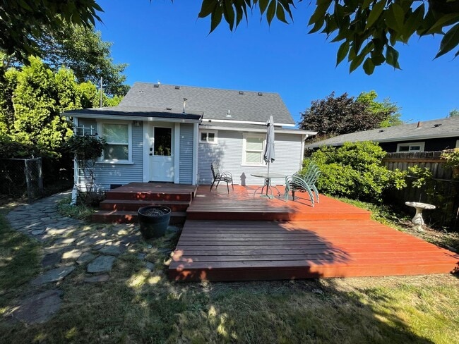 Building Photo - Adorable bungalow with large private yard