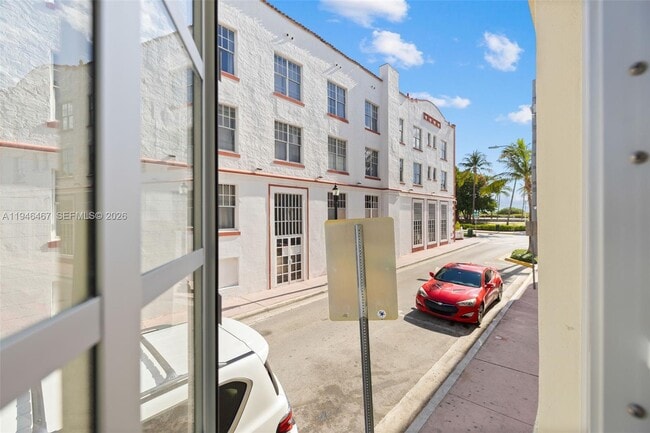 Building Photo - 530 Ocean Dr