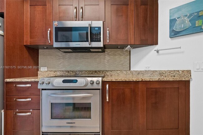 Building Photo - 19900 E Country Club Dr