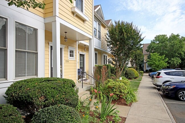 Building Photo - End-Unit Melbourne Park Townhome