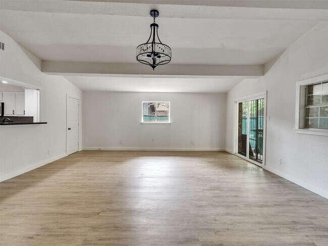 Building Photo - 5627 Southbrook Dr