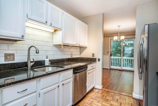 Building Photo - 10 Riverview