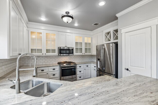 Building Photo - 12336 Pebble View Dr