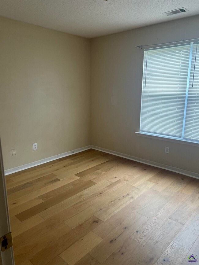 Building Photo - 208 Camelot Pl