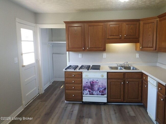 Building Photo - 9812 Saturn Dr