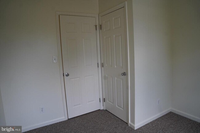 Building Photo - 153 Sinker Dr