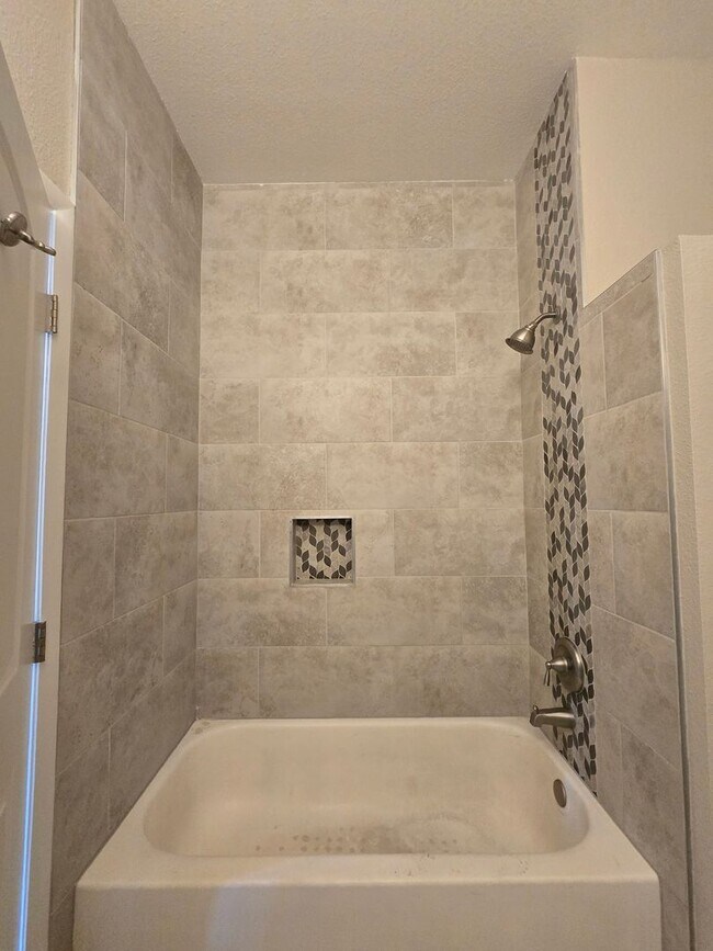 Building Photo - A Fabulous 4 Bedroom Single Story Home at the Lakes