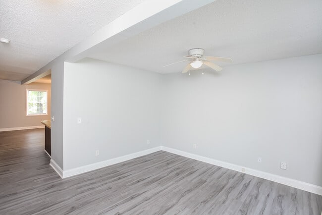 Building Photo - 513 Wilmette Rd