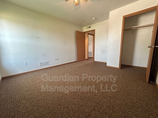 Building Photo - 330 E 4th St