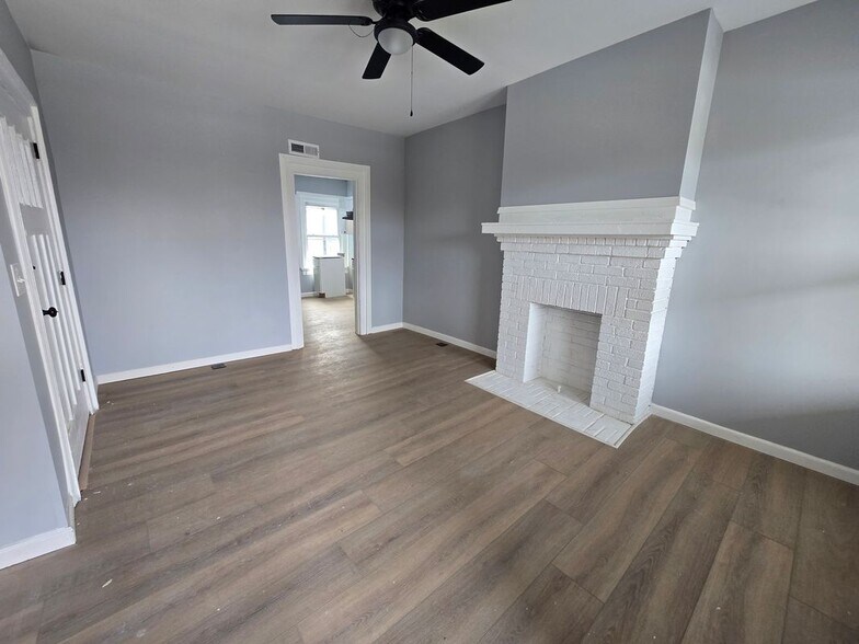 Building Photo - 1501 Riverside Dr