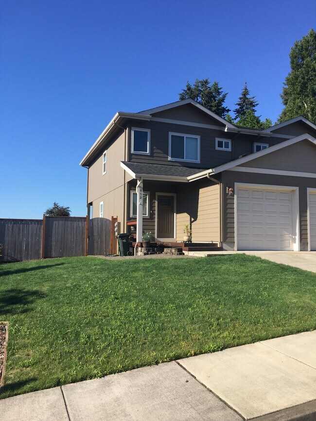 Building Photo - 952 S 58th St