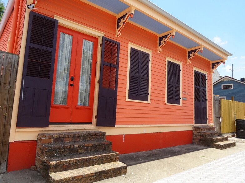 Building Photo - 1013 Touro St