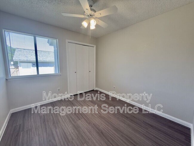 Building Photo - 1614 W Braker Ln