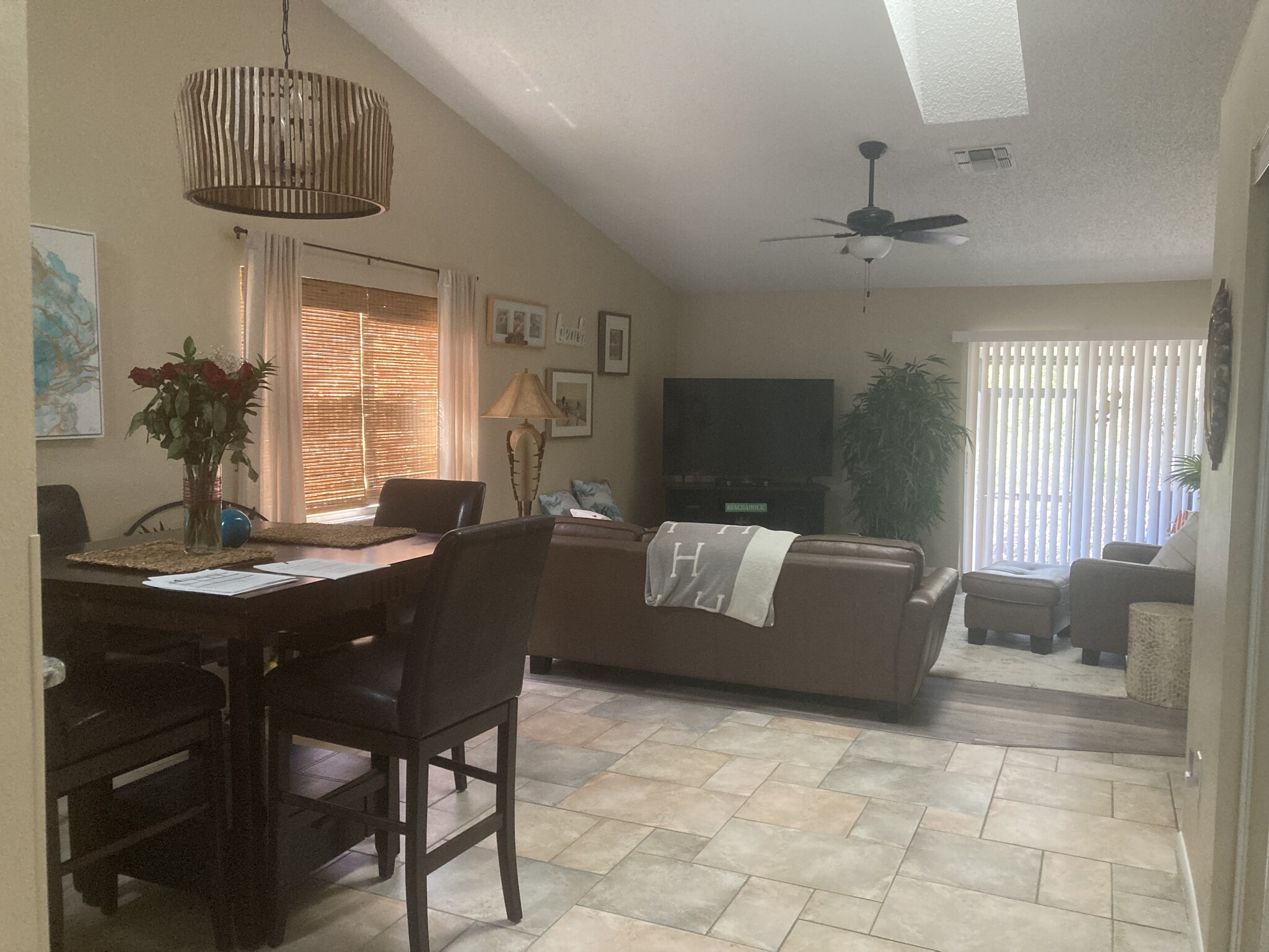 Building Photo - 571 Milburne Close