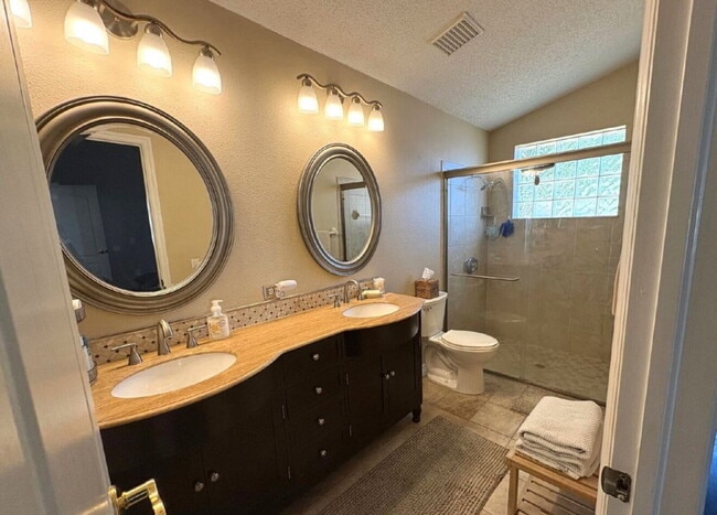 Building Photo - 8505 Bella Way