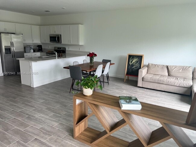 Building Photo - 4343 Hammock Grove Dr