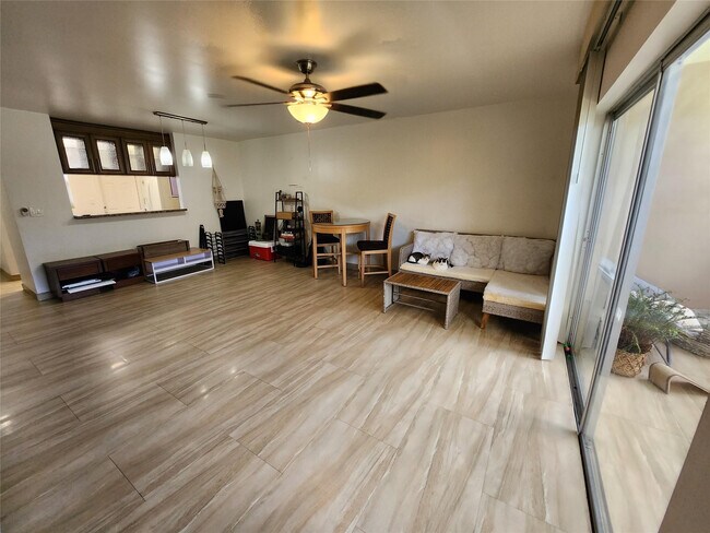 Building Photo - 219 NE 14th Ave