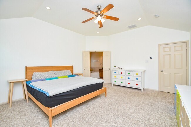 Building Photo - 16814 Ranger Ridge Dr