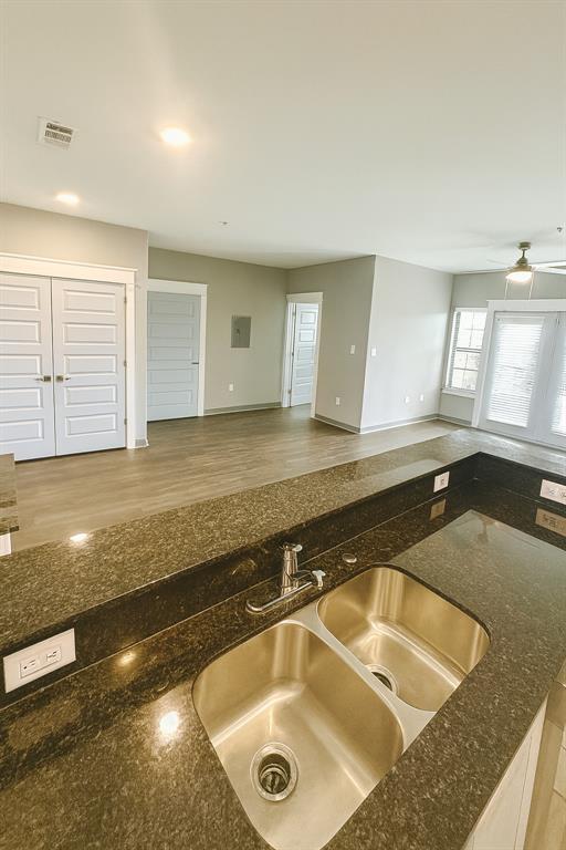 Building Photo - 200 Maple Ln