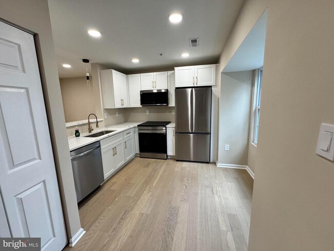 Building Photo - 8353 Founders Woods Way